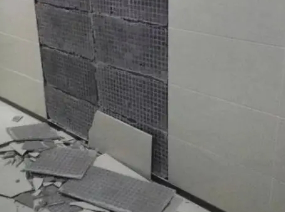 东港瓷砖空鼓维修公司分享下东港墙砖松动维修的知识